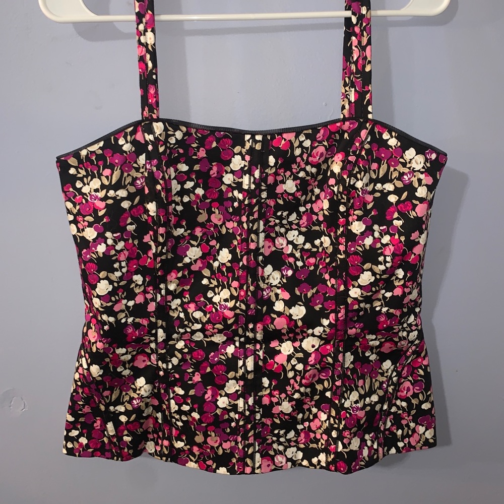 White House l Black Market Top